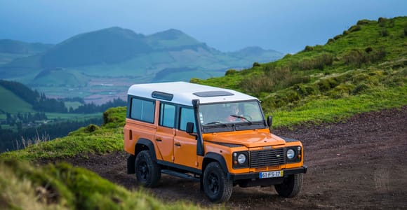 Von Ponta Delgada aus: Sete Cidades Jeep-, Fahrrad- und Kajaktour