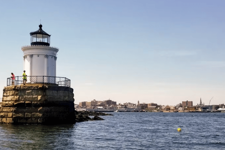 Portland: Maine Lighthouses Sightseeing Cruise with Drinks