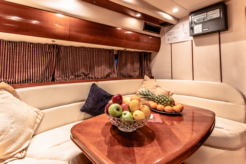 Dubai: Private Luxury Everest Yacht Cruise from Dubai Marina 1 Hour Cruise
