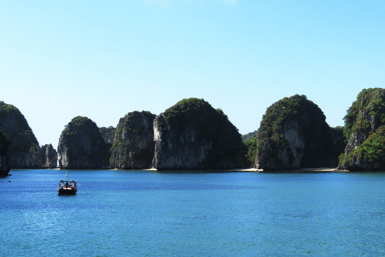 Ab Hanoi: 2-tägige Bai Tu Long Bay Kreuzfahrt mit Mahlzeiten, Kajakfahren