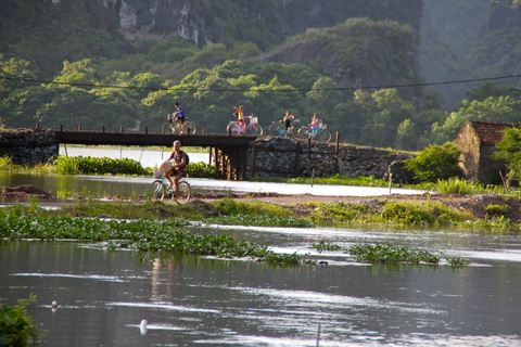 Från Hanoi: Trang An Scenic Landscape &amp; Bai Dinh Pagoda Trip