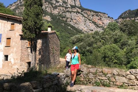 Walking Tour and Swim Waterfalls of the Pyrenees MountainsHiking and Swim Waterfalls of the Pyrenees Mountains