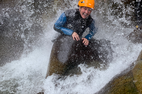بيتلوكري: جولة عائلية في الوادي سيرًا على الأقداممضيق العائلة يمشي في بيرثشاير