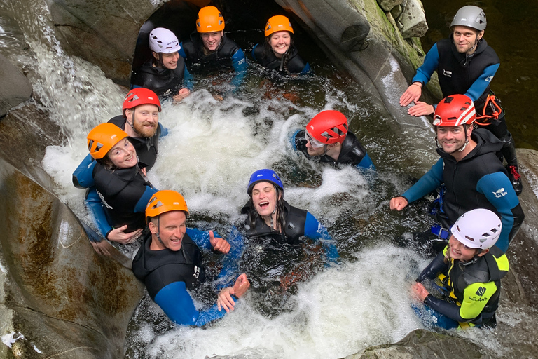 بيتلوكري: جولة عائلية في الوادي سيرًا على الأقداممضيق العائلة يمشي في بيرثشاير