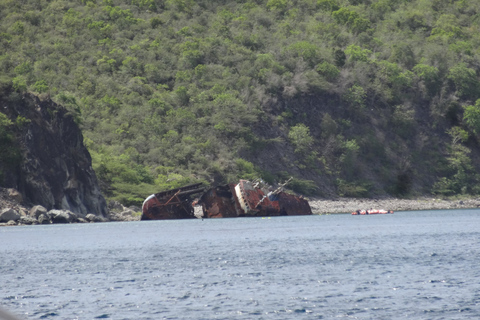 Au départ de Basseterre : Croisière à Saint-Kitts et Nevis avec bar et déjeunerDe Basseterre: croisière Saint-Kitts-et-Nevis avec bar et déjeuner