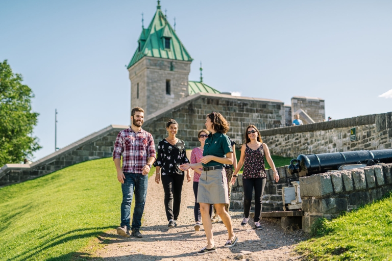Québec: visita guiada a pie por las fortificaciones del viejo QuébecVisita guiada a las fortificaciones de Québec en francés