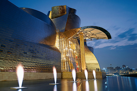 Bilbao: Tour guidato del Museo Guggenheim e cena con salto della lineaTour in francese