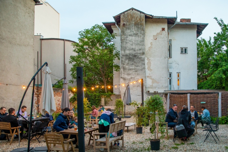 Bucharest: Craft Beer Tour with Street Food Tasting