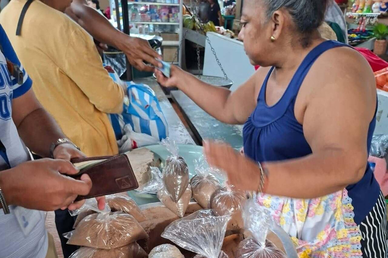 León: Local Market Food Tour with Tastings & Coffee Stop