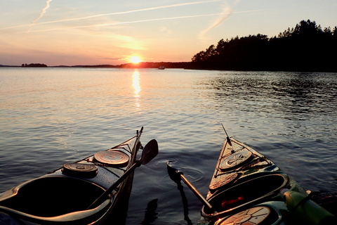 Estocolmo: Passeio de caiaque ao pôr do sol no Lago Mälaren com chá e boloEstocolmo: passeio de caiaque ao pôr do sol no lago Mälaren com chá e bolo