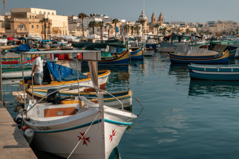 Visite guidée de Marsaxlokk, de la grotte bleue et de QrendiDe La Valette: visite guidée de la grotte bleue de Marsaxlokk et de Qrendi