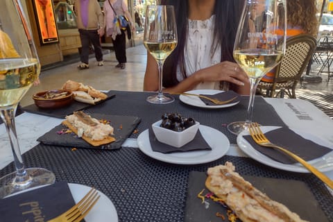 Alicante: Food Walking Tour met wijnproeverij en tapas