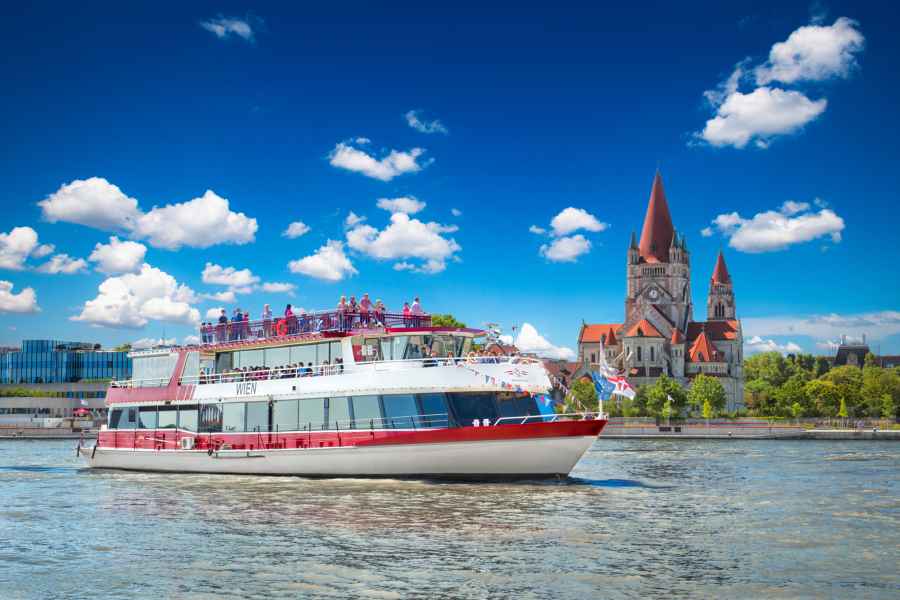 Wien: Donau-Flussrundfahrt & optionale Wiener Spezialitäten