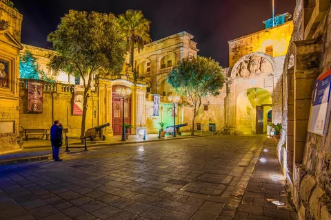 Mdina: Valletta Waterfront Area, Mdina, and Rabat Night Tour