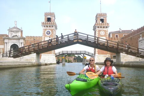 Veneza: Passeio de caiaque pelas joias escondidas do canal com guia certificado