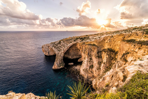 Von Valletta aus: Hagar Qim & Wied Iz-Zurrieq Blaue Grotte Ausflug