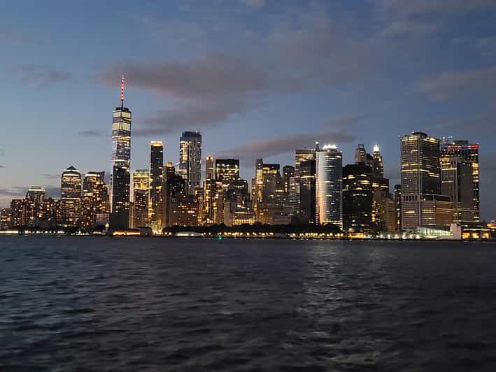 NYC Manhattan Skyline Buffet Dinner Cruise mit Live DJ GetYourGuide