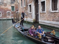 Desde el lago de Garda, Visita guiada de grupo de día completo de Venecia - Hizvo