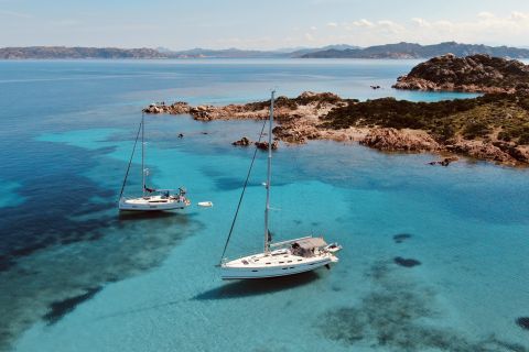 Maddalena Archipelago: Seglingstur med ö-hoppning och lunch