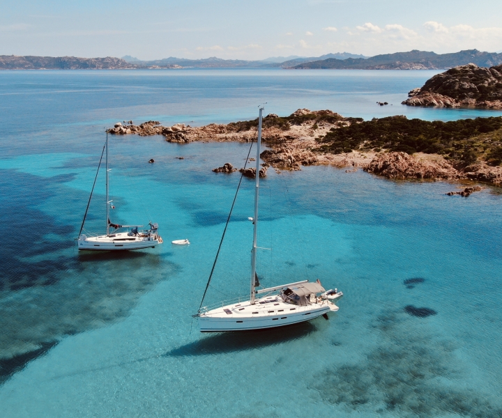 Arcipelago della Maddalena: giro in barca a vela da un'isola all'altra e pranzo