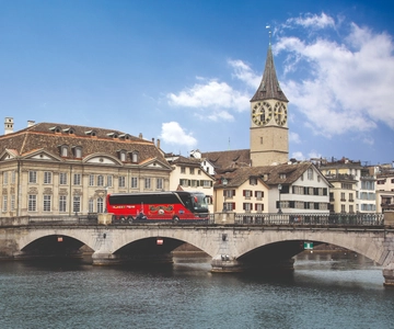 Zurich: City Top Attractions Tour by Bus with Audio Guide