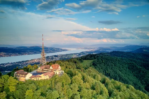Audioguidad stadsrundtur och tåg till "Top of Zurich"