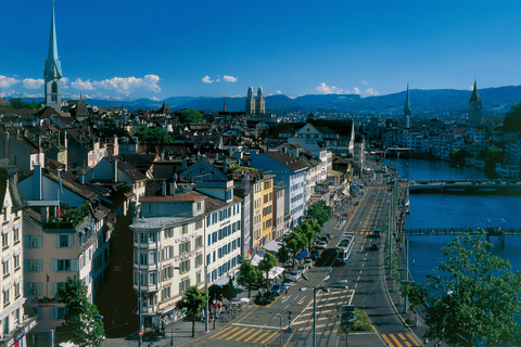 Zurich : Visite guidée audioguide de la ville et train jusqu'au "sommet de Zurich".