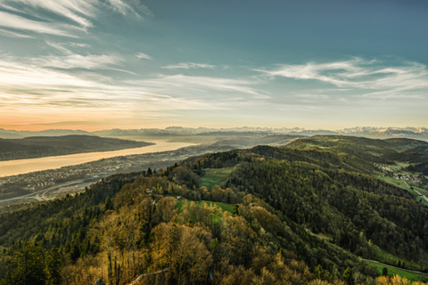 Zürich: Audioguidad stadsrundtur och tåg till &quot;Top of Zurich&quot;