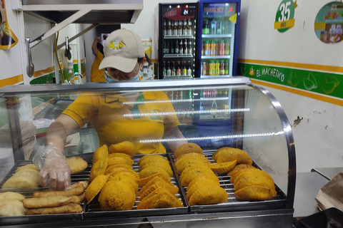 Medellín: degustaciones de comida callejera y visita a los tejados de Poblado