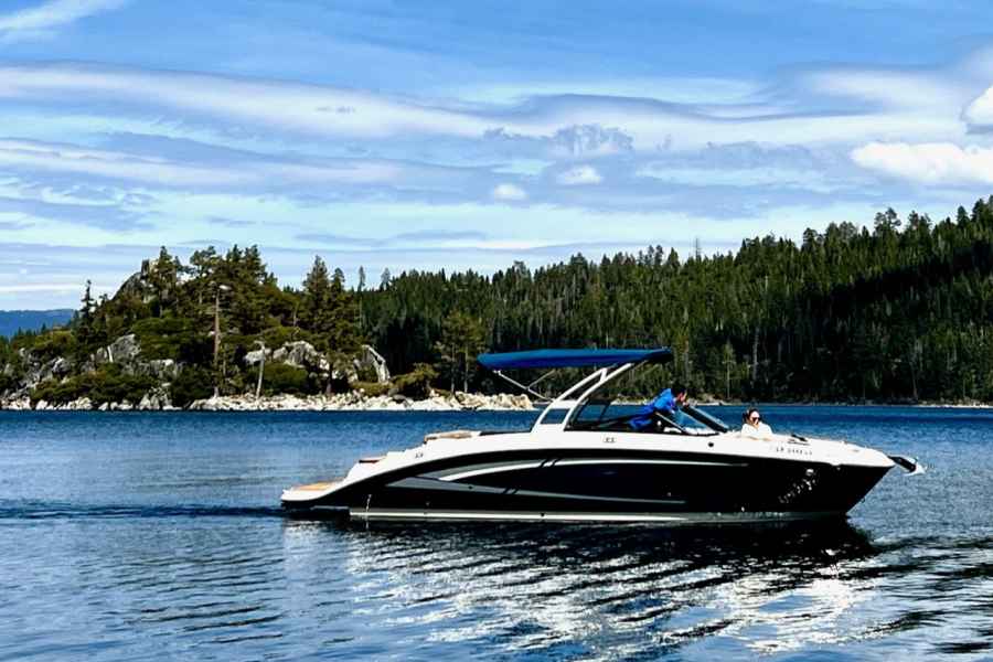 Lake Tahoe: Lakeside Highlights Yacht Tour. Foto: GetYourGuide
