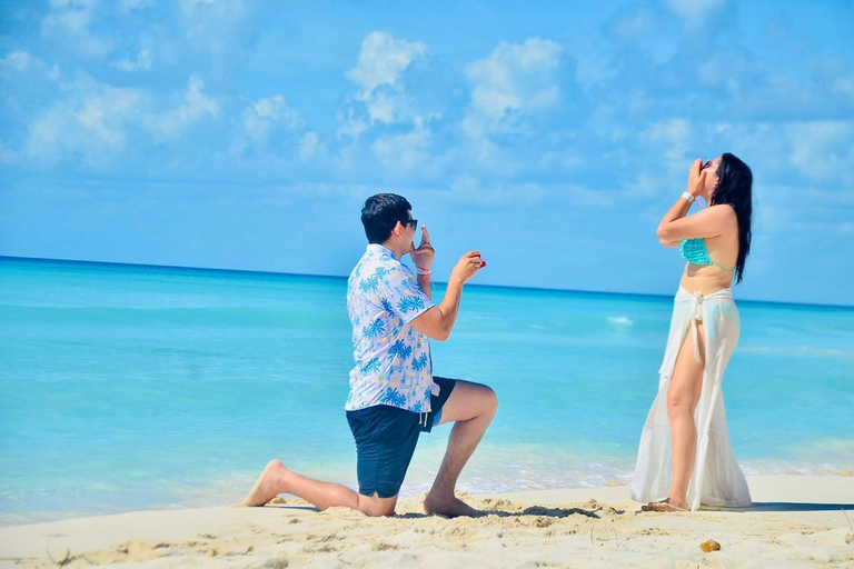 蓬塔卡纳：绍纳岛之旅 • 双体船和海滩午餐