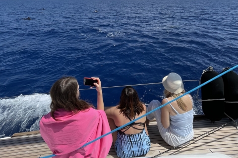 Funchal: croisière privée en voilier avec collations et plongée en apnée