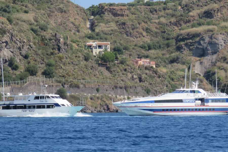 Ab Milazzo: Lipari, Panarea und Stromboli Bootsfahrt. Foto: GetYourGuide Ab Milazzo: Lipari, Panarea und Stromboli Bootsfahrt. Foto: GetYourGuide
