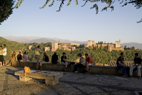 Granada: tour privado de 2,5 horas por el centro histórico y el Albaicín