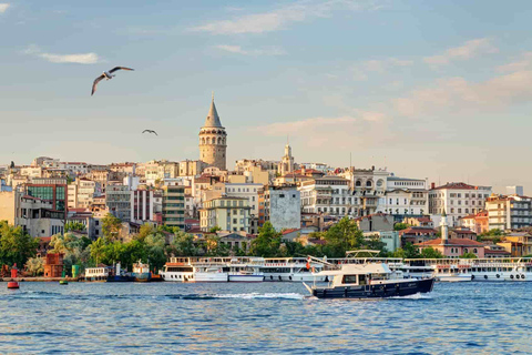 Istanbul : visite de la vieille ville, croisière sur le Bosphore, téléphérique et déjeunerIstanbul : croisière dans la vieille ville et sur le Bosphore, corne d'or et déjeuner