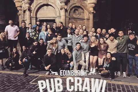 Edinburgh: Pub Crawl 7 Bars mit 6 Shots