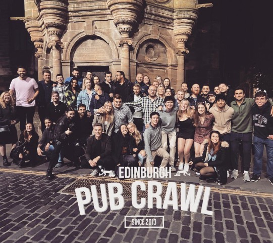 Visit Edinburgh Pub Crawl 7 Bars with 6 Shots in Édimbourg