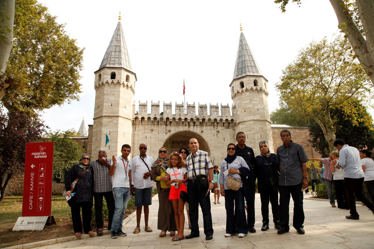 Istanbul: Dolmabahçe-tour van een halve of hele dag met ticketsDolmabahçe + Topkapı-tour van een hele dag met tickets