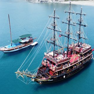 Da Antalya e Kemer: tour in barca dei pirati Phaselis con pranzo