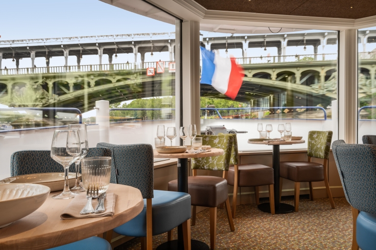 Paris : dîner-croisière romantique de 3 plats sur la SeineDîner-croisière 3 plats, Capitaine Fracasse, à 18:00 samedi