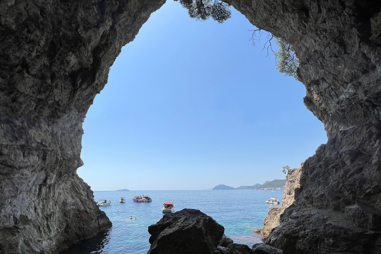 Dubrovnik: Private Luxury Yacht Tour to the Elaphite Islands Full day private tour to the Elaphites