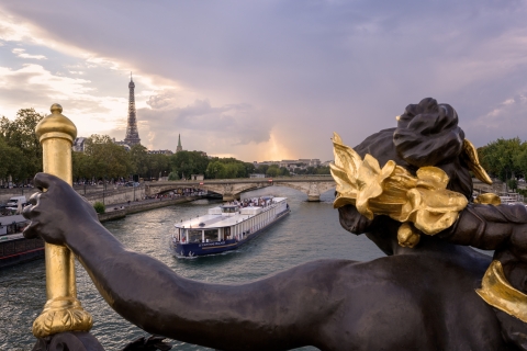 Paris: Romantische Bootsfahrt auf der Seine & 3-Gänge-DinnerCapitaine Fracasse Boot 3-Gänge-Dinner 18 Uhr Samstag