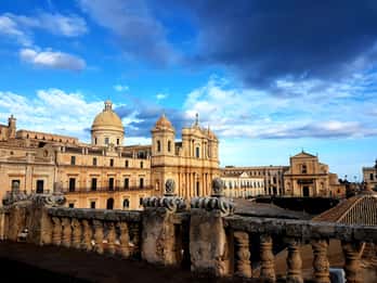 Tour privato di Noto con una guida locale