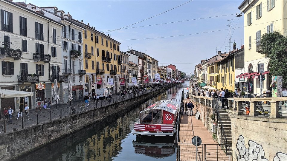 Mailand: Bootsfahrt auf Navigli-Kanal mit Aperitivo