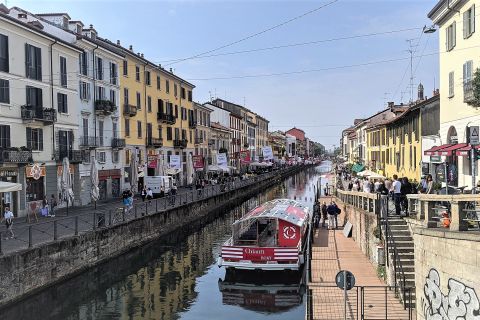 Milán: barco por el canal del distrito Navigli y aperitivo