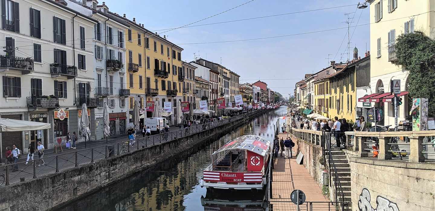 Mailand: Bootsfahrt auf Navigli-Kanal mit Aperitivo