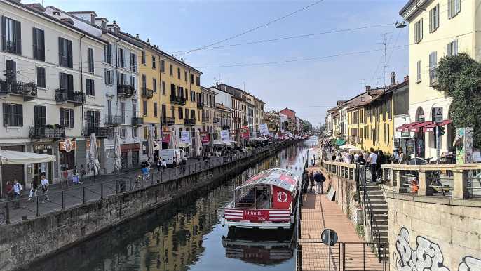 Milán: tour en barco por el canal del distrito de Navigli con aperitivo