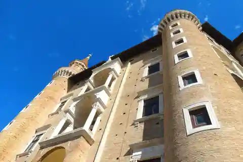 Urbino private tour: the renaissance town of Raffaello