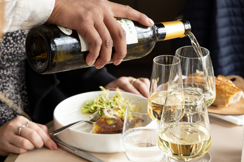 Paris : Dîner à la Brasserie Madame de la Tour EiffelMenu Grande Dame avec boissons - Centre du restaurant