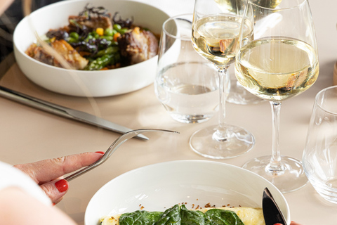 Paris : Dîner à la Brasserie Madame de la Tour EiffelMenu Grande Dame avec boissons - Centre du restaurant